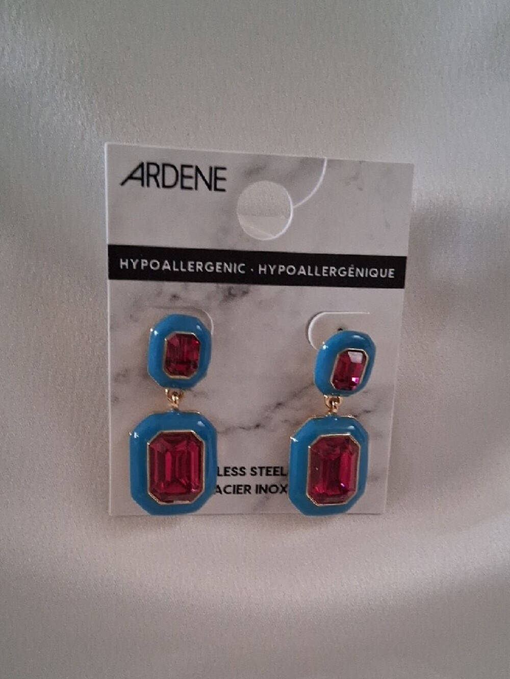 [BLUE AND PINK EARRINGS INCLUDED] Ardene Gold-Tone Double Layer Gemini Necklace - Picture 4 of 6